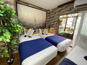 Individually decorated, individually furnished, desk, laptop workspace - Orange House (Osaka)