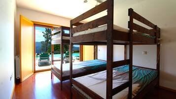 3 bedrooms, iron/ironing board, travel crib, WiFi (free)