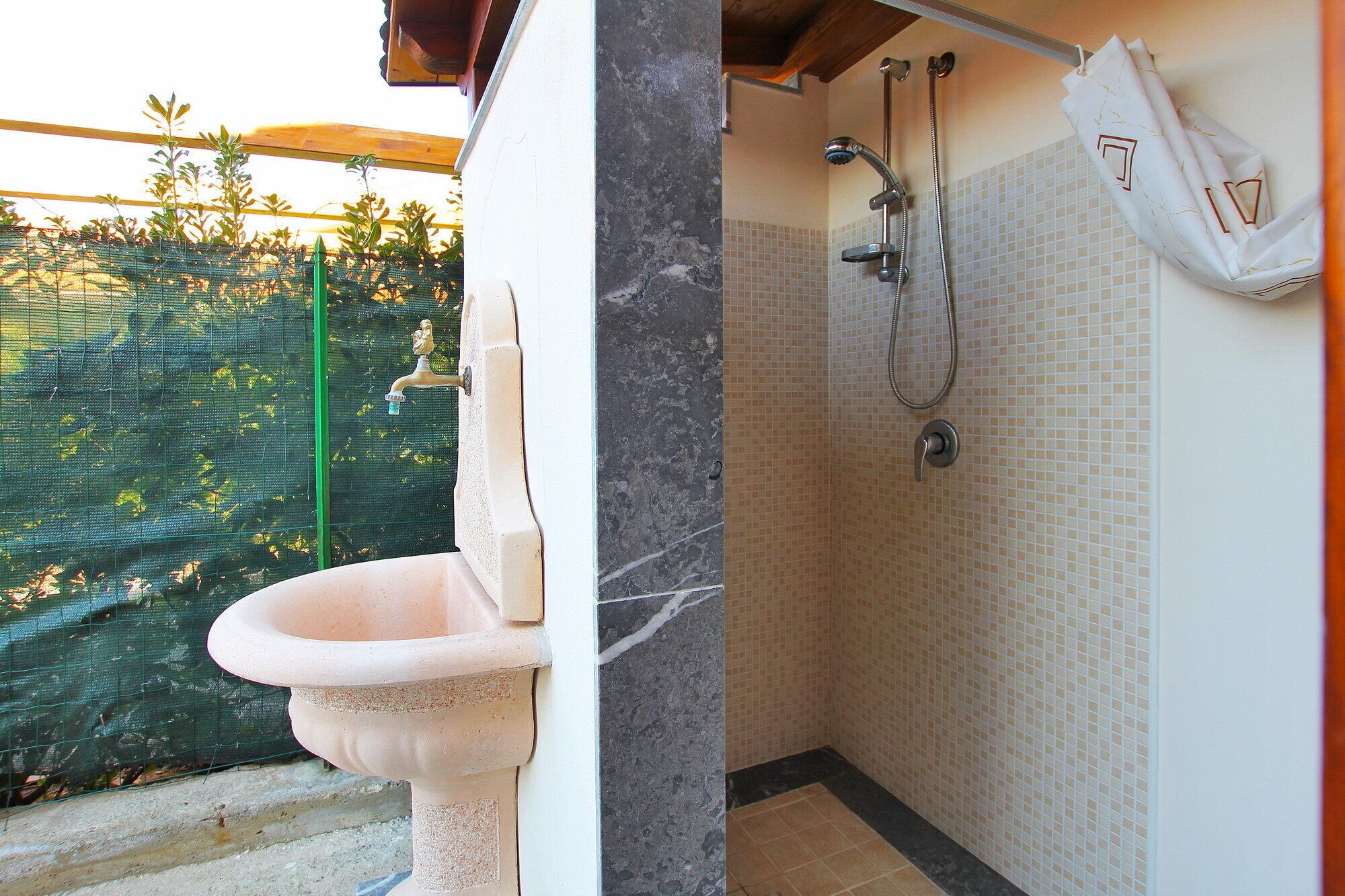 Doccia, asciugacapelli, bidet, asciugamani