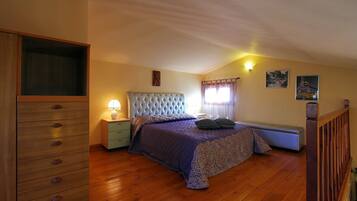 2 Schlafzimmer, BĂŒgeleisen/BĂŒgelbrett, WLAN, BettwĂ€sche