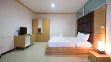 Classic Suite | Desk, free WiFi