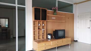 Classic Suite | Living area | TV