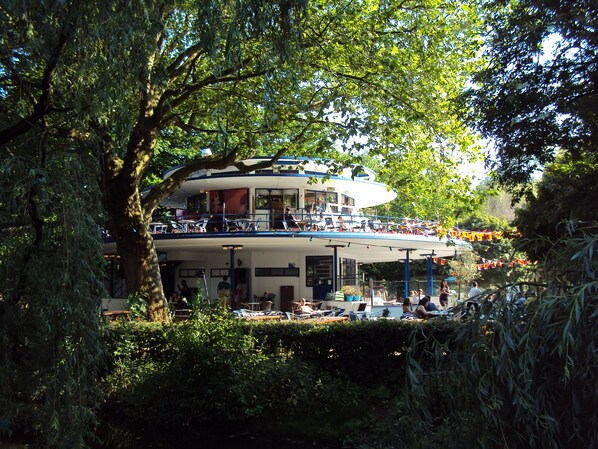 Outdoor dining - Lovely place at Vondelpark in Amsterdam! (max 4 people!) (Amsterdam)