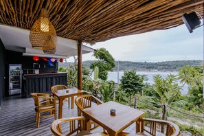 Outdoor dining - Sunday Huts Lembongan (Lembongan Island)