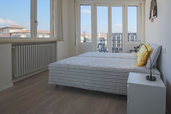 3 chambres, fer et planche à repasser, Wi-Fi, draps fournis