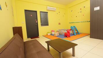 Family Quadruple Room | Premium bedding, desk, blackout drapes, free WiFi