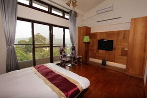 高級寢具、書桌、遮光布/窗簾、免費無線上網