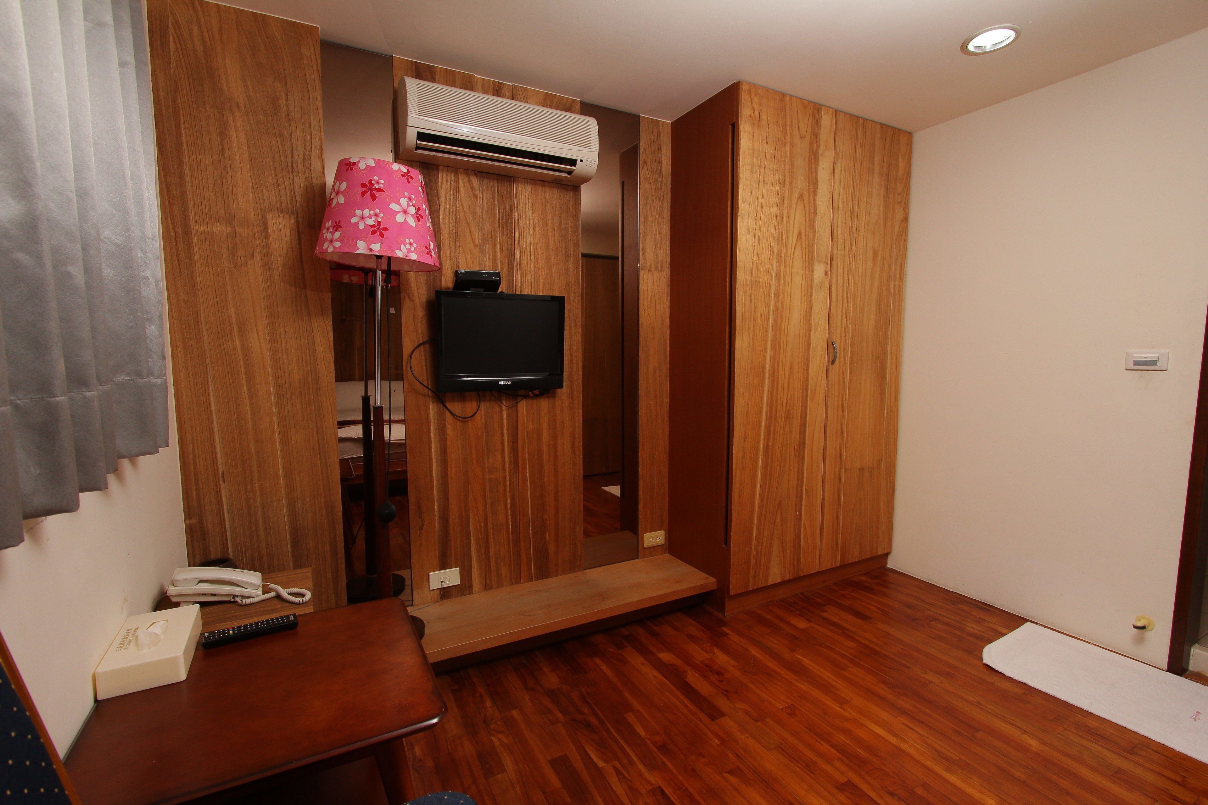 Vierpersoonskamer, uitzicht op de stad | Luxe beddengoed, een bureau, verduisterende gordijnen, gratis wifi