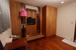 Literie de qualité supérieure, bureau, rideaux occultants, Wi-Fi gratuit