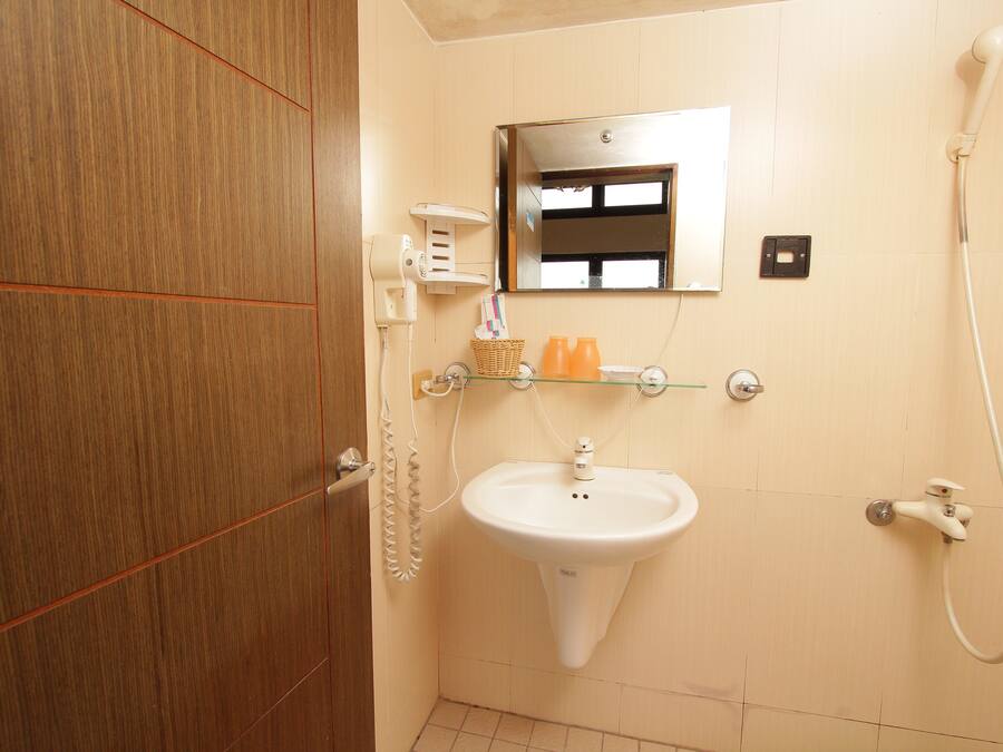 Shower kamar mandi