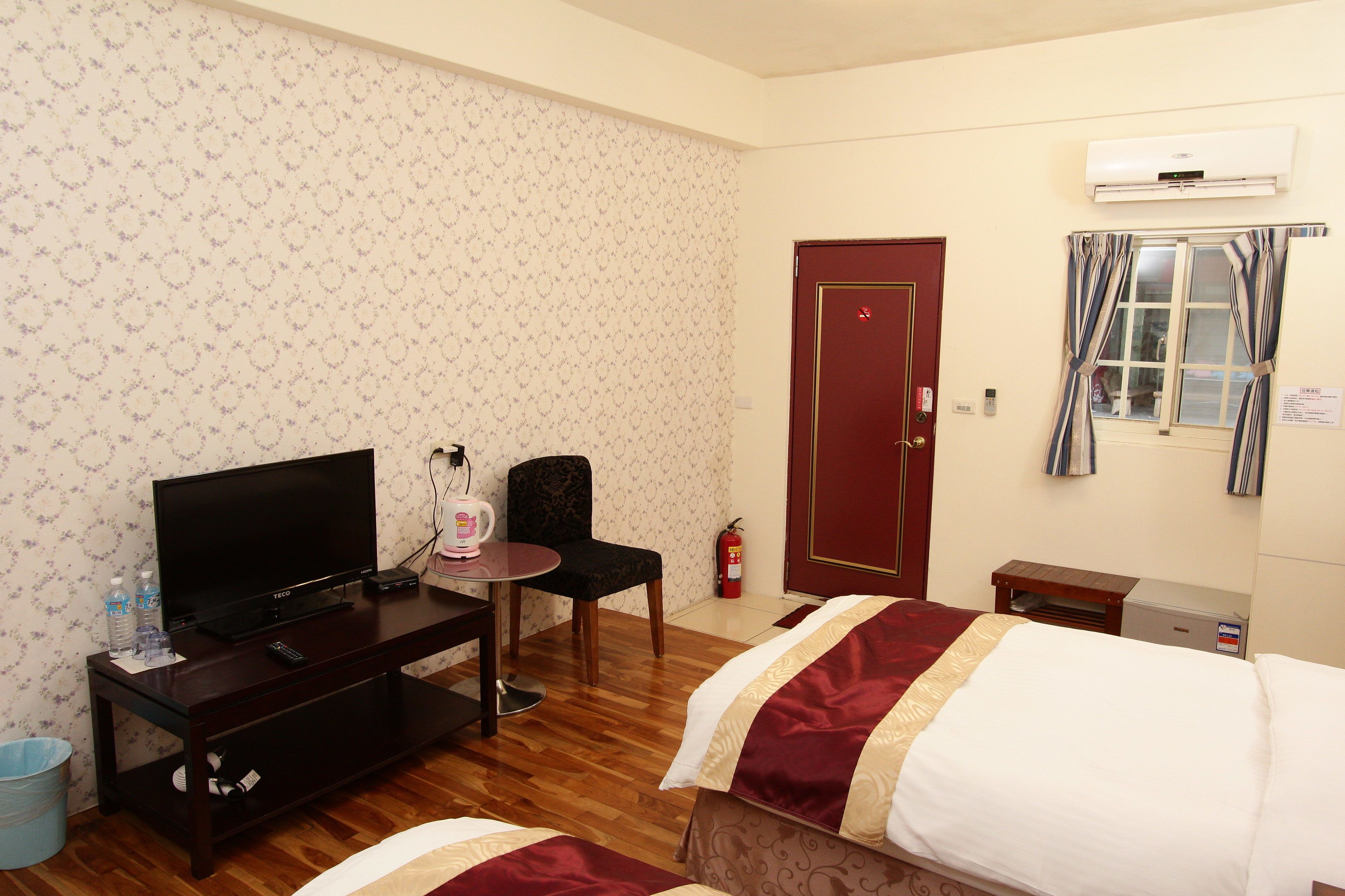 standard double or twin room | bathroom amenities | shower, free toiletries, hair dryer, slippers