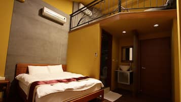 Ropa de cama de alta calidad, escritorio y cortinas blackout