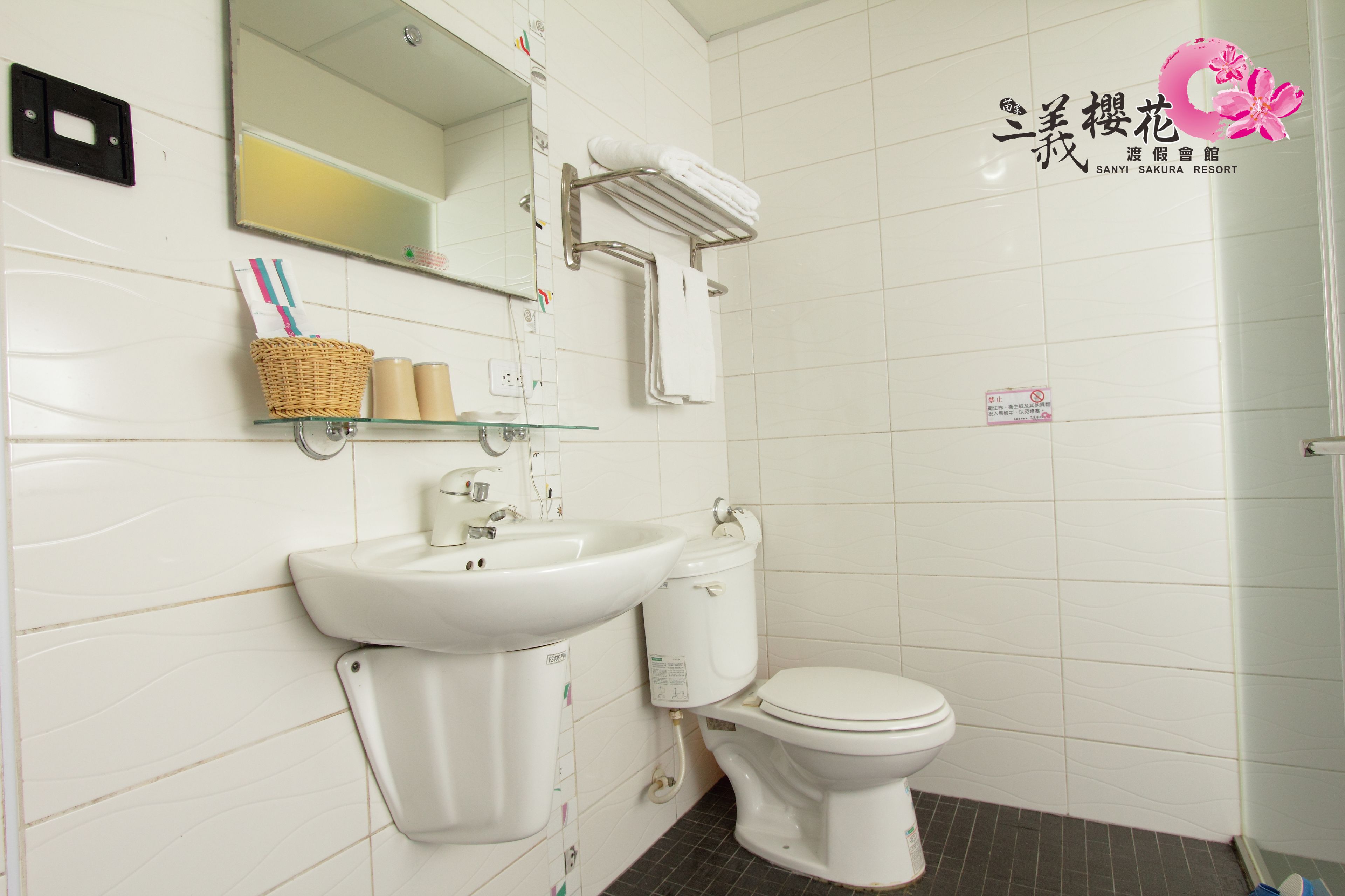 elite double room | bathroom shower