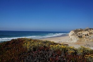 In Strandnähe, Liegestühle, Strandtücher