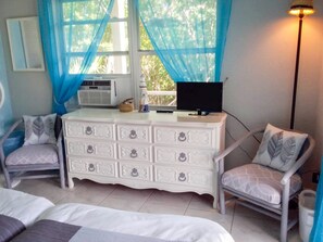 2 habitaciones, tabla de planchar con plancha y cuna de viaje 