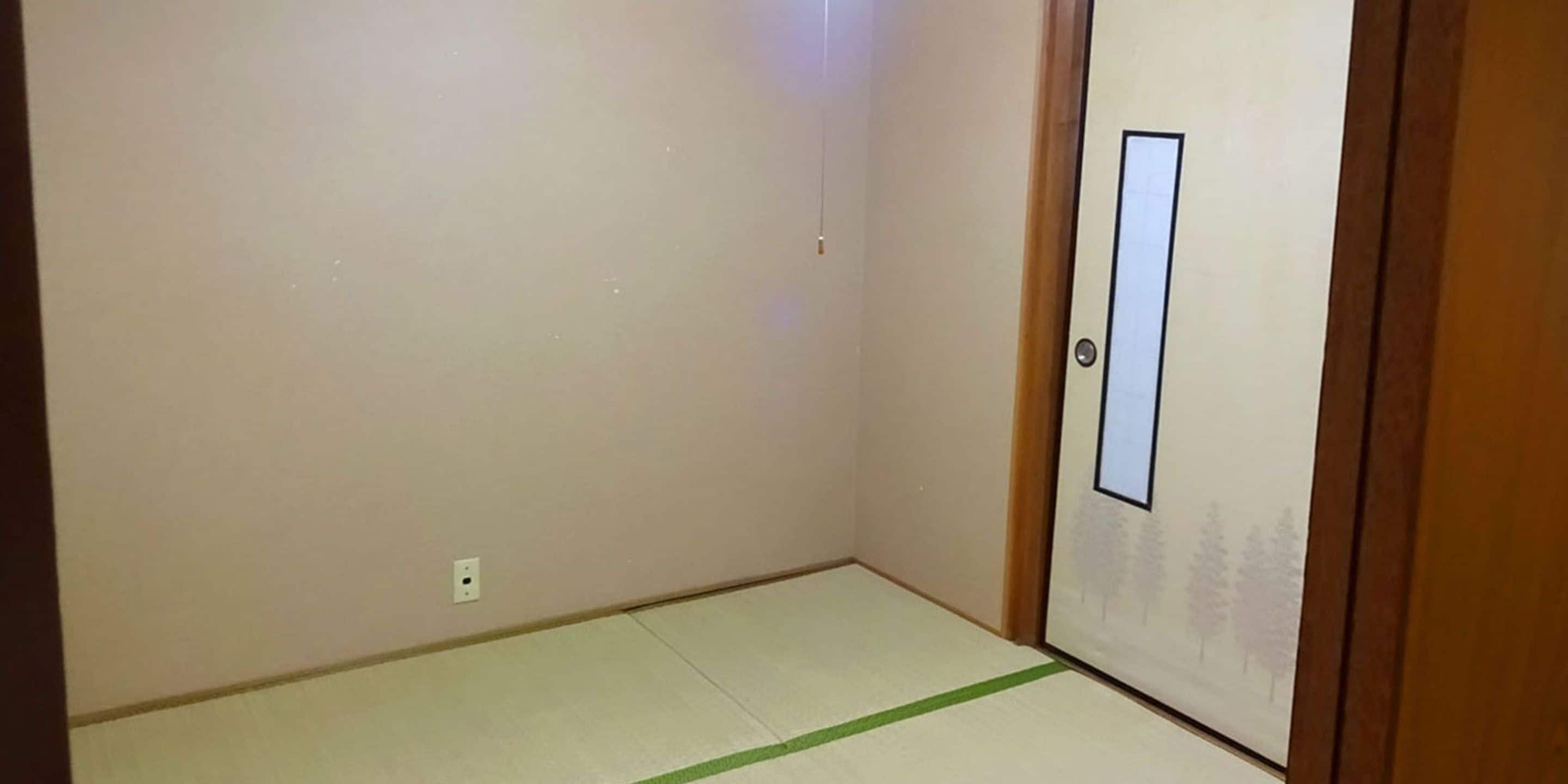 Soundproofing, free WiFi, bed sheets