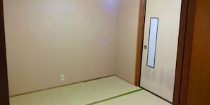 Soundproofing, free WiFi, bed sheets