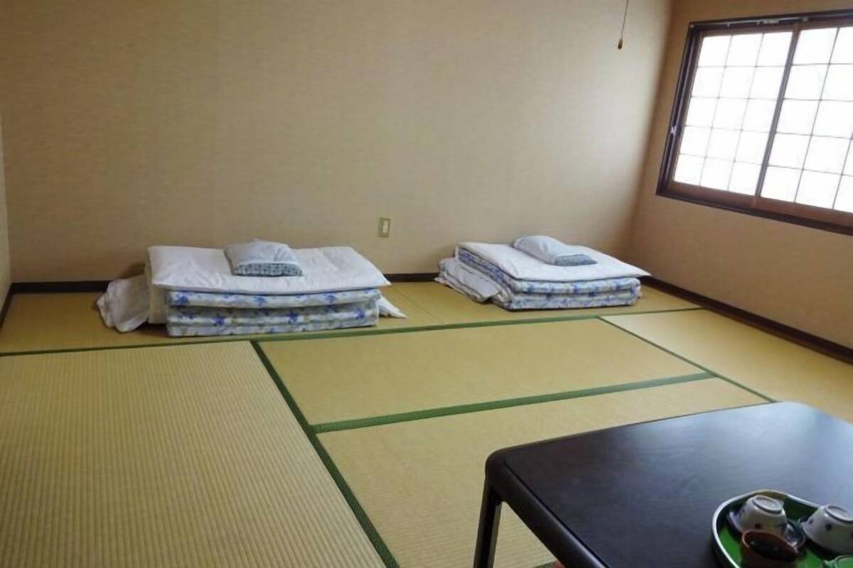 Soundproofing, free WiFi, bed sheets