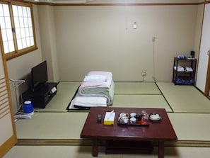 Habitación tradicional, baño compartido (Japanese Style 12 Tatami-mat) | Insonorización, wifi gratis y ropa de cama