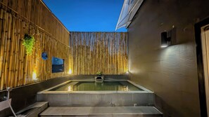 Hot springs - Azumaya Hotel Phnom Penh (Phnom Penh)