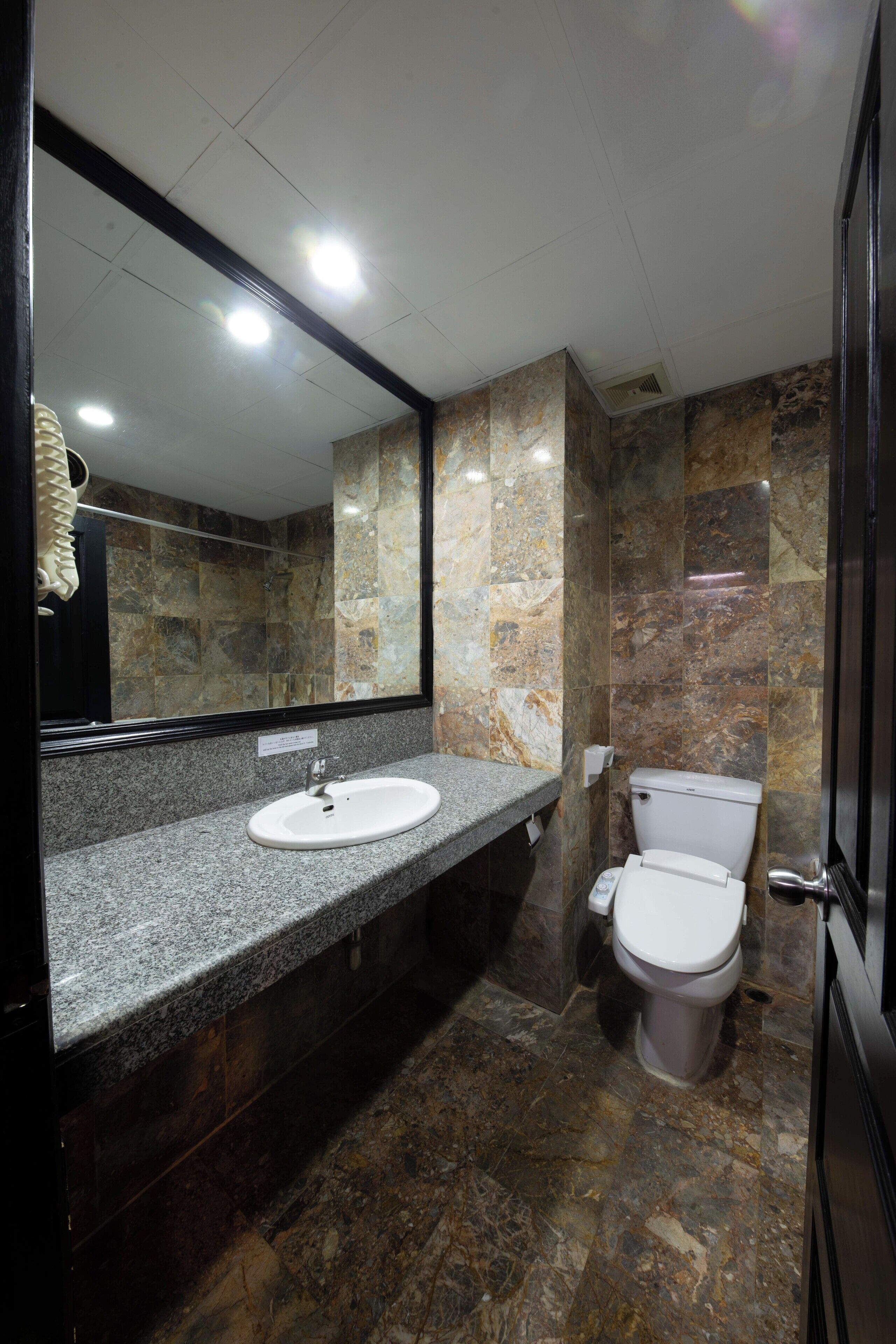 deluxe room, no windows | 1 bedroom, minibar, desk, free wifi