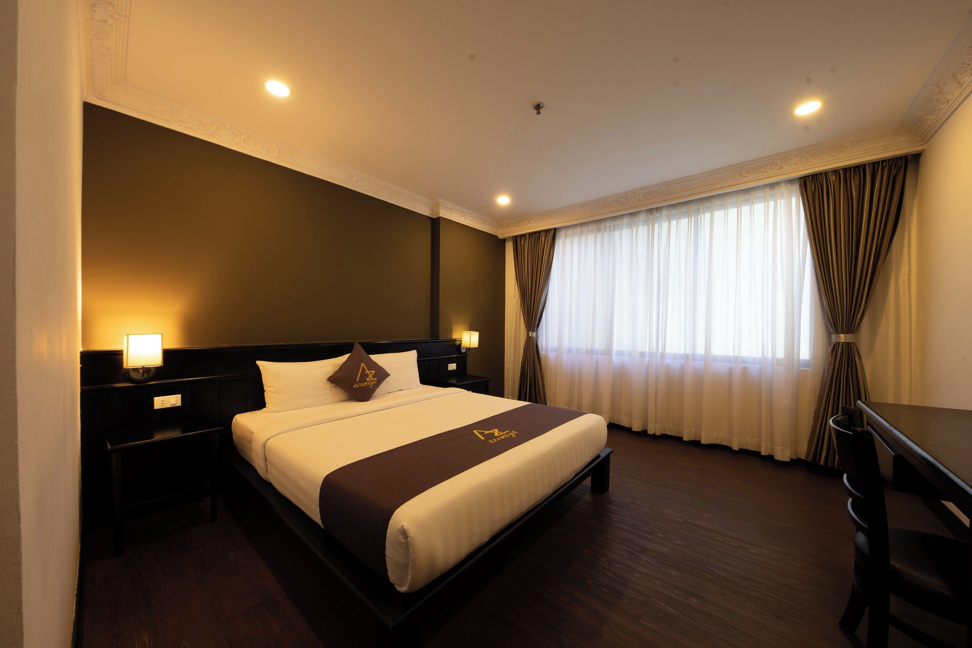 deluxe room, no windows | 1 bedroom, minibar, desk, free wifi