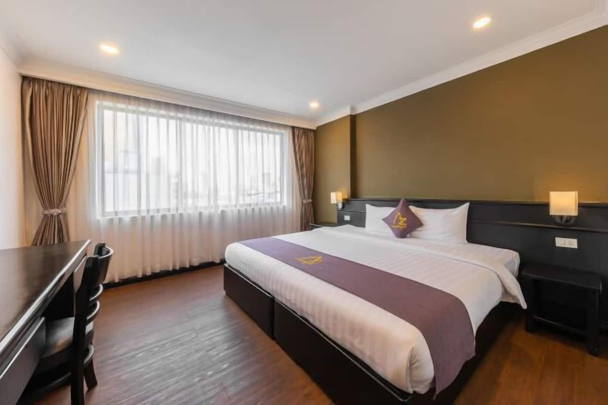 Frigobar, escrivaninha, Wi-Fi de cortesia, roupa de cama