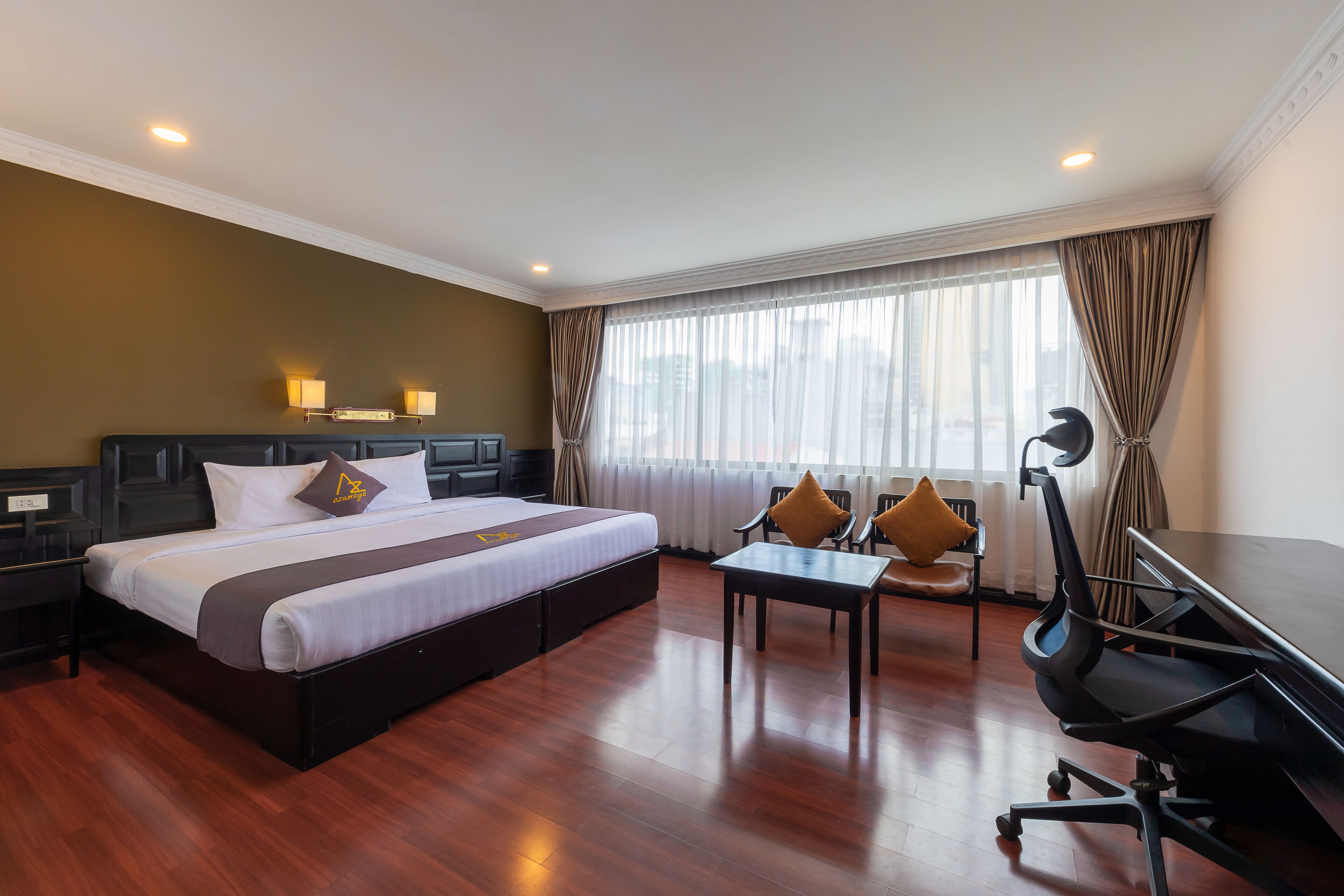 Executive Room | Minibar, desk, laptop workspace, free WiFi