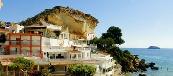 Enjoy and relax with the light, the murmur of the sea and the fantastic views