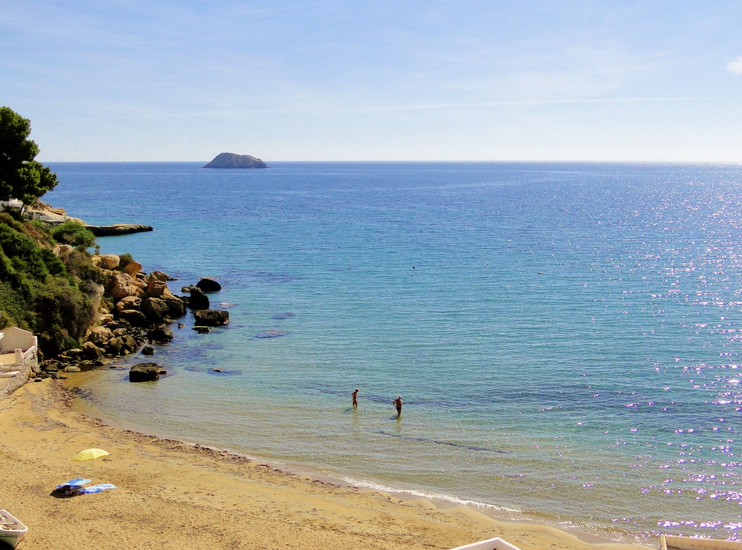 Plage, chaises longues