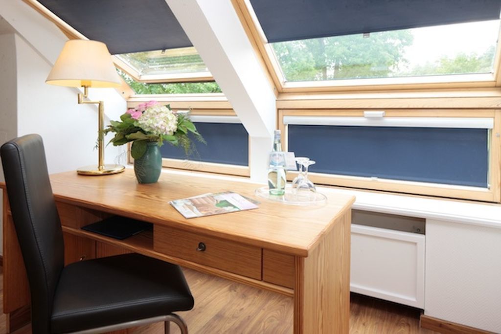 junior suite, 1 queen bed, non smoking, private bathroom | room amenity