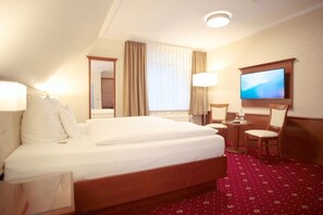 Classic Double or Twin Room, Non Smoking, Private Bathroom | Hypo-allergenic bedding, minibar, in-room safe, desk - Ringhotel Fährhaus (Bad Bevensen)