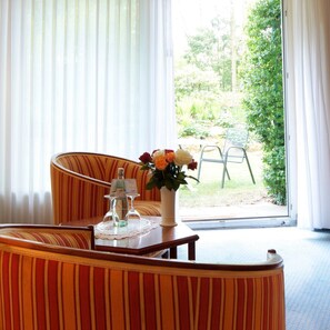 Suite Supérieure, 1 grand lit, non-fumeur, vue jardin | Équipements de la chambre