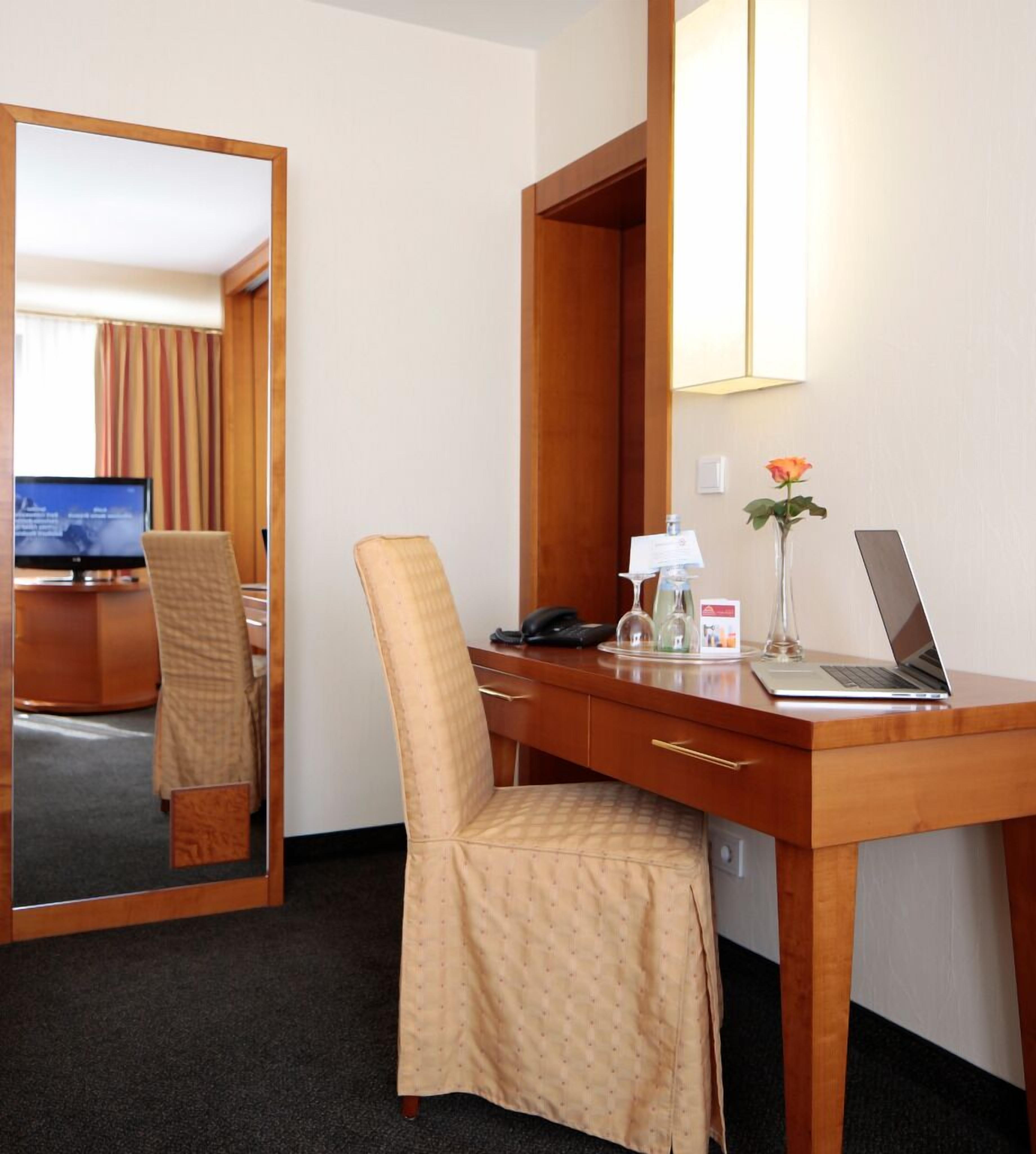 deluxe double or twin room, 1 bedroom, non smoking, private bathroom | room amenity