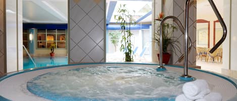 Indoor spa tub