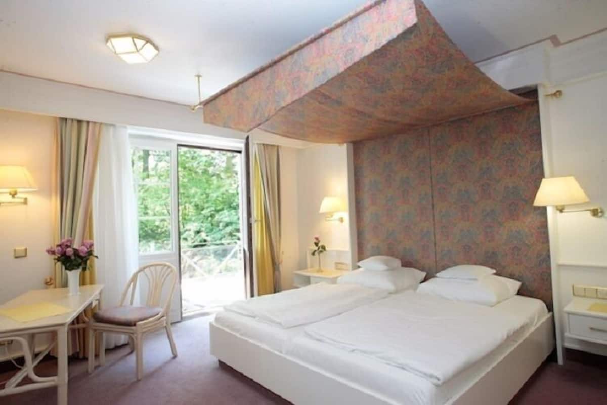 Hypo-allergenic bedding available, minibar, in-room safe, desk