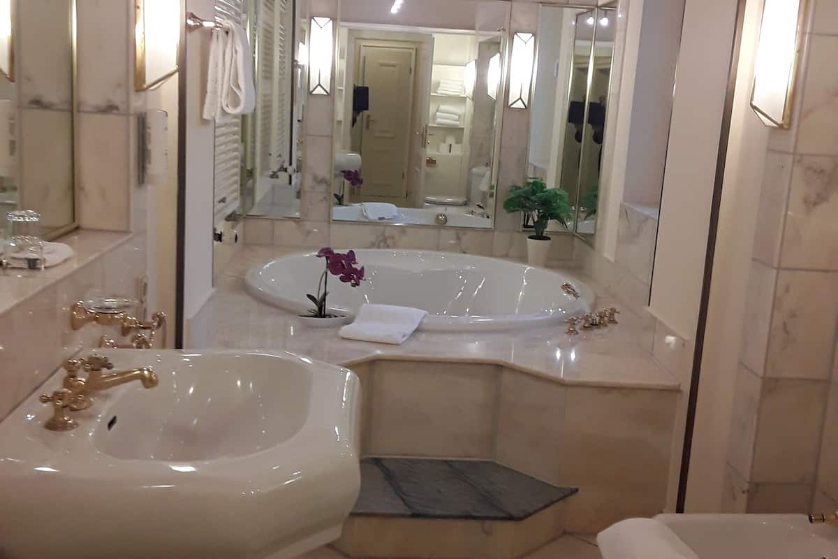 comfort quadruple room, multiple beds, non smoking, bathtub | bathroom | hair dryer, bathrobes, slippers, towels