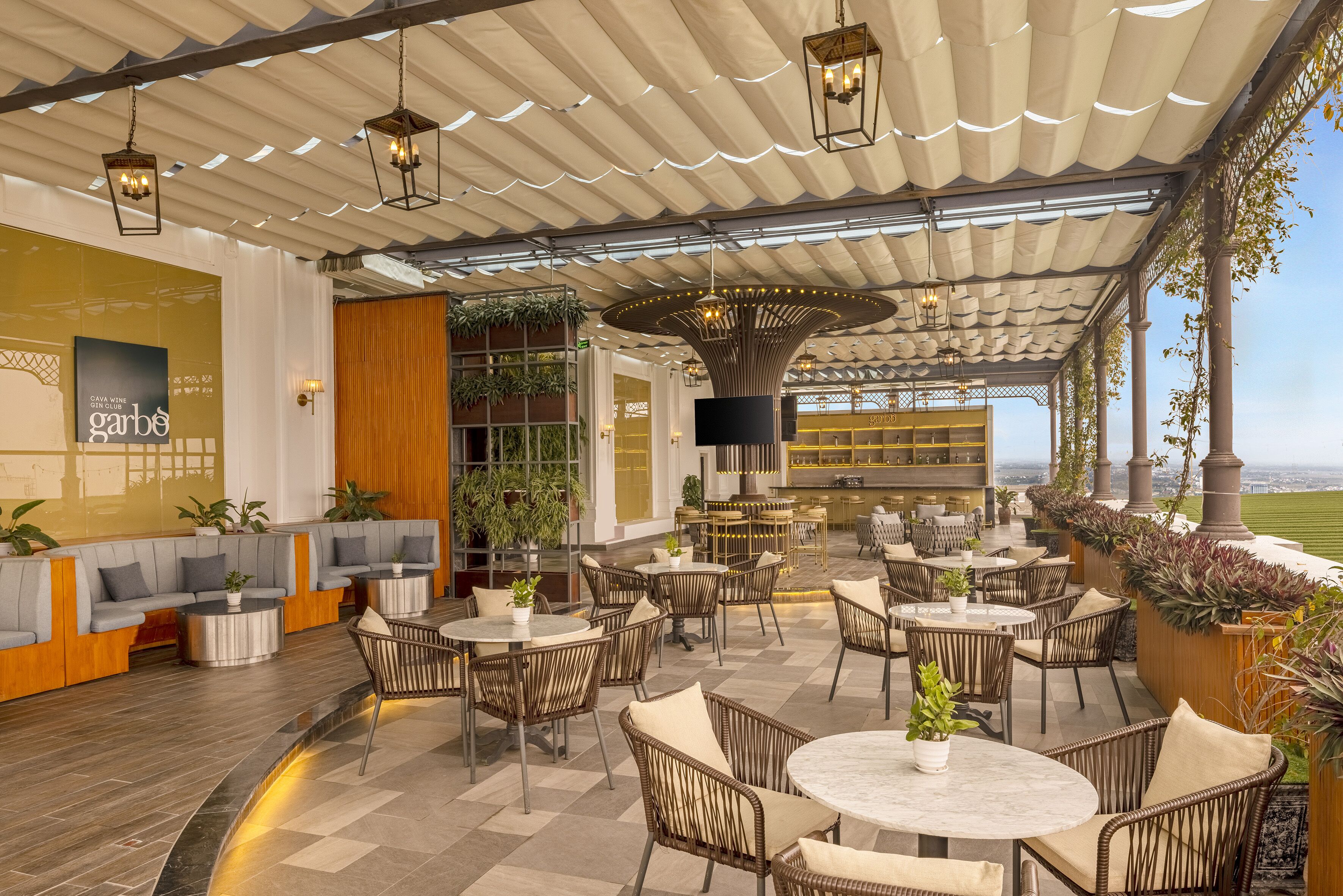 breakfast, lunch, dinner served; local and international cuisine