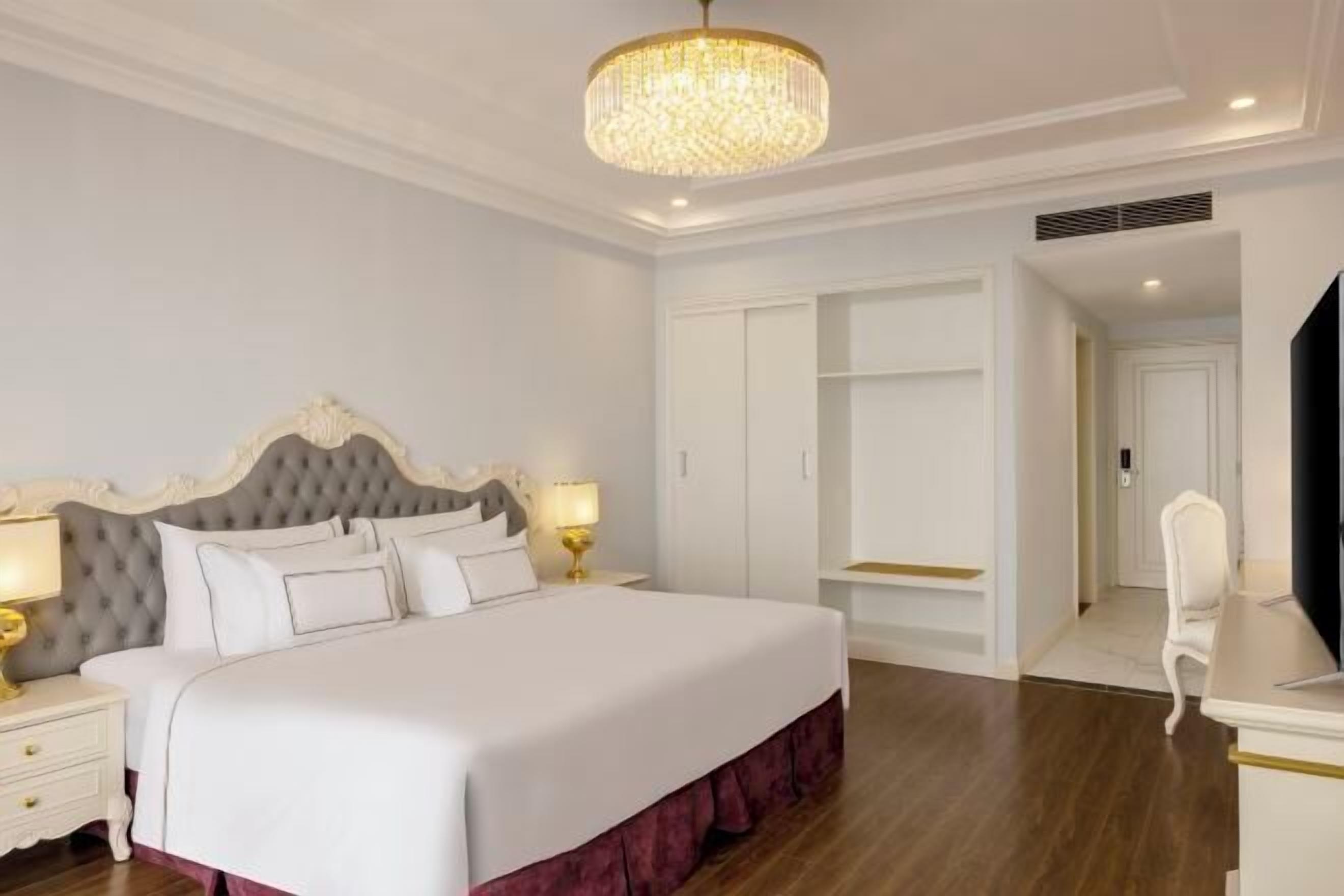 Minibar, in-room safe, desk, blackout curtains