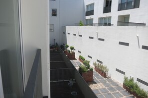 Property grounds - Studio (Lisbon / Bairro Alto) with Garage (Lisboa)