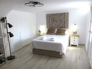 4 soverom, strykejern/-brett, reiseseng for barn og wi-fi (inkludert)