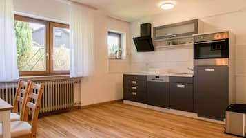 公寓 | 私人廚房 | 大型冰箱、微波爐、烤箱、爐台