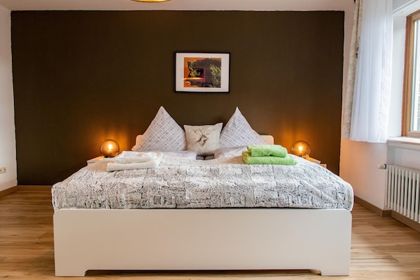 Individually decorated, individually furnished, free WiFi, bed sheets - stuub simonswinkel (Friedenweiler)