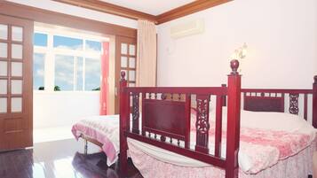 Comfort Family Room with Shared Bathroom | Blackout drapes, free WiFi, bed sheets