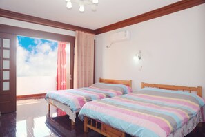 Kamar Quadruple (Shared Bathroom ) | Tirai kedap cahaya, Wi-Fi gratis, dan seprai linen