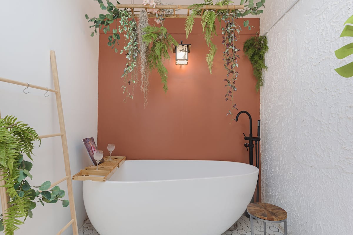 Deluxe Double Room, Non Smoking, Garden View | Bathroom | Shower, rainfall showerhead, free toiletries, hair dryer