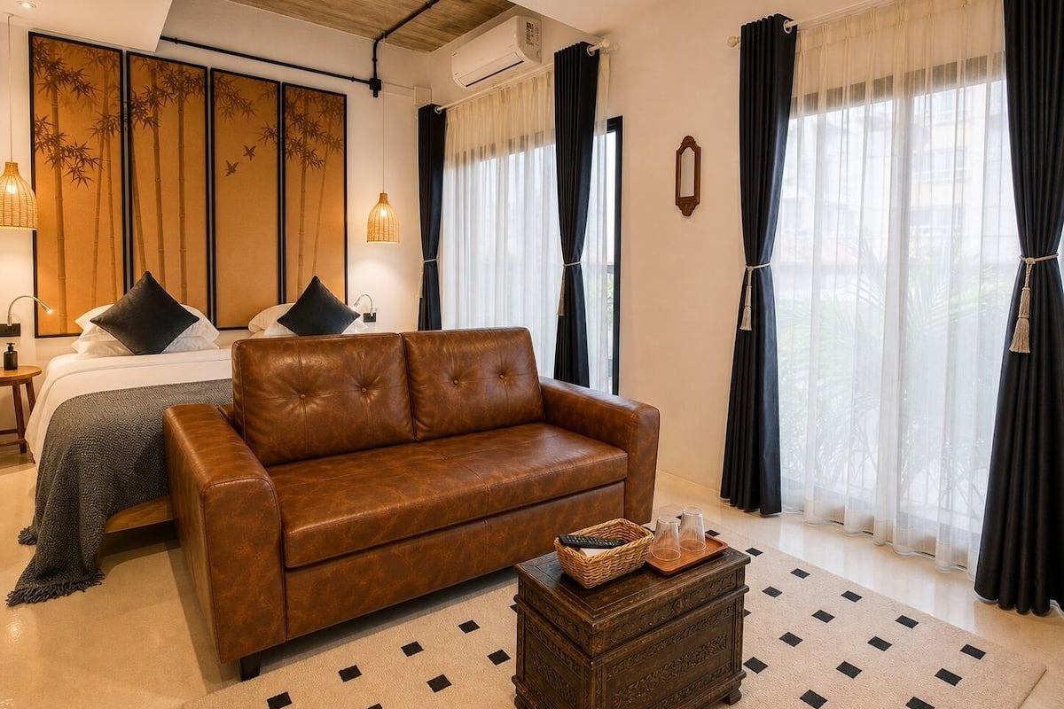 ห้องลักซ์ชัวรี่ | เครื่องนอนระดับพรีเมียม, มินิบาร์, ตู้นิรภัยในห้องพัก, ผ้าม่านกันแสง