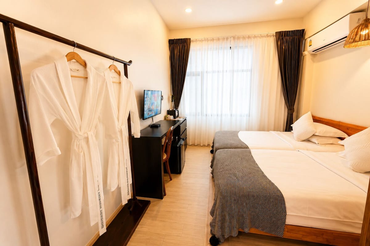 ห้องพรีเมียร์ทวิน, ปลอดบุหรี่ | เครื่องนอนระดับพรีเมียม, มินิบาร์, ตู้นิรภัยในห้องพัก, ผ้าม ่านกันแสง