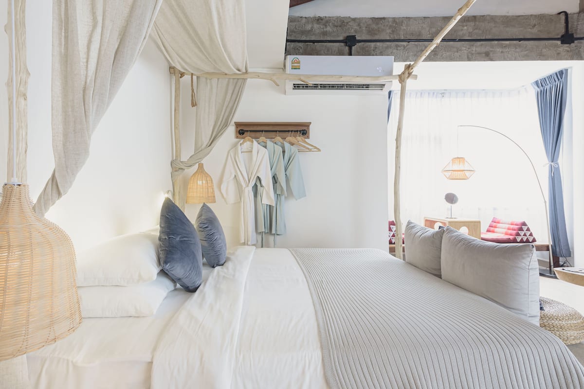 Signature Loft, 1 Bedroom, Non Smoking, Bathtub | 2 bedrooms, premium bedding, minibar, in-room safe