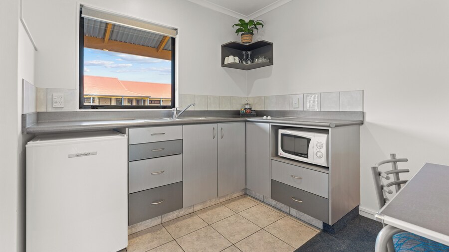 ASURE Oak Estate Motor Lodge